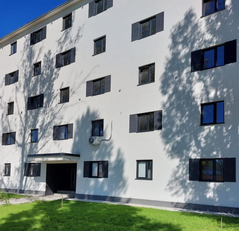 Apartalux Oradea Apartment ภายนอก รูปภาพ