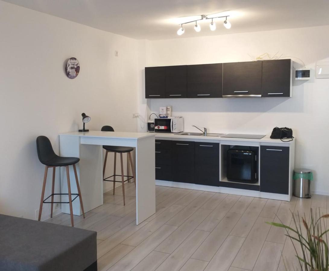 Apartalux Oradea Apartment ภายนอก รูปภาพ